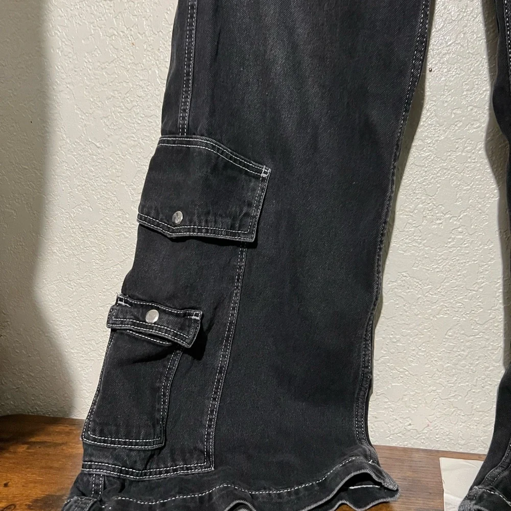 BDG Black Wide-Leg Cargo Pants with Contrast Stitching - Picture 3 of 10